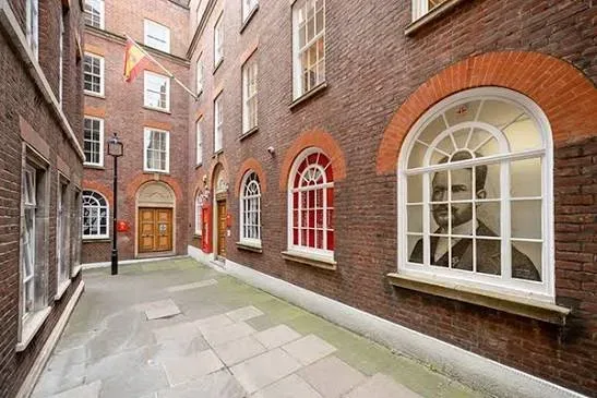 Instituto Cervantes London school