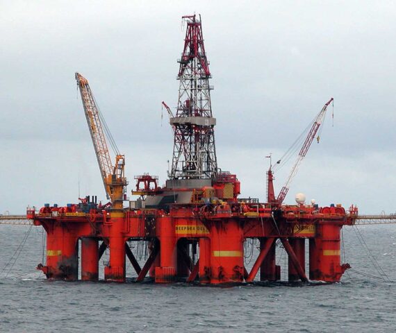 1200px-Oil_platform_in_the_North_Sea